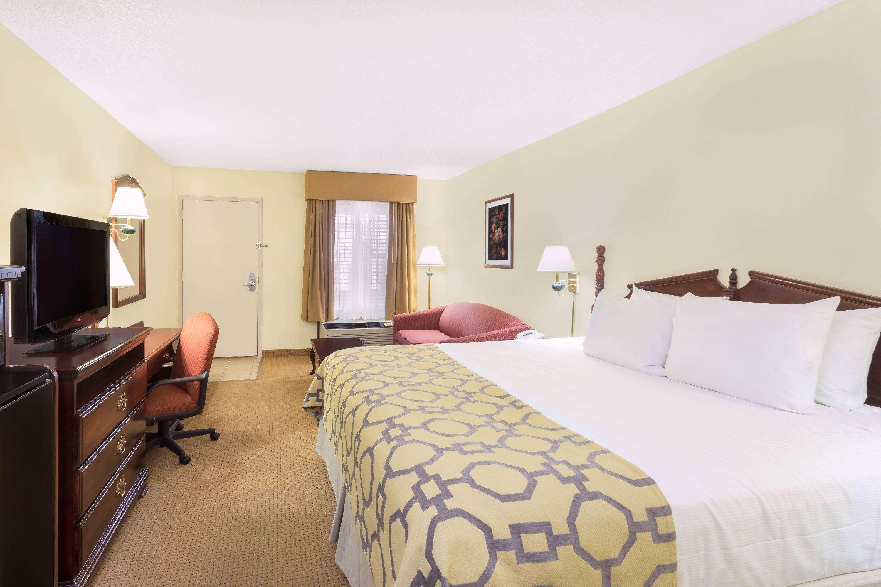 Baymont By Wyndham Griffin Hotel Kültér fotó